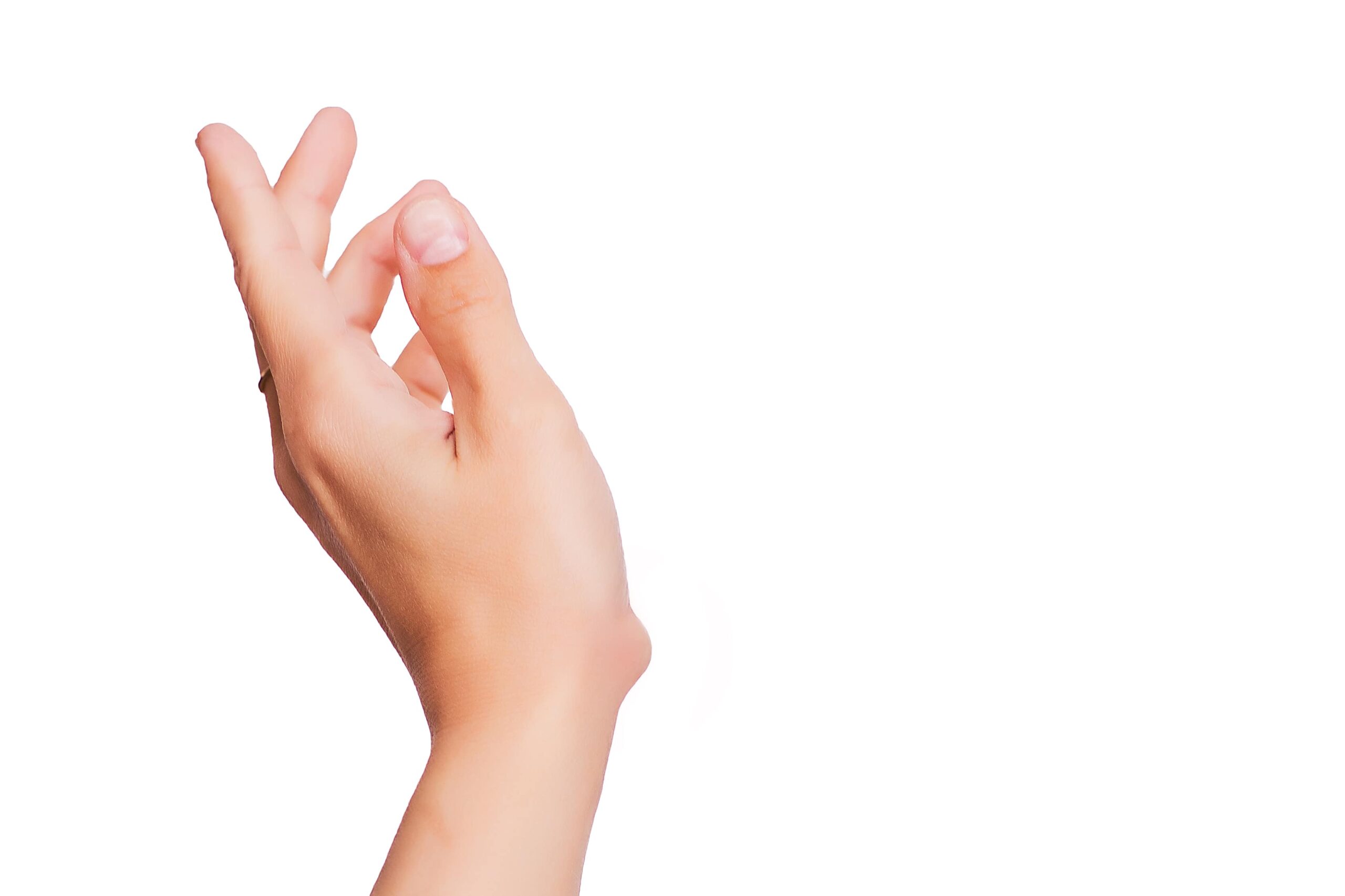 Eine Hand mit einem sichtbaren Ganglion (Überbein) schnippt mit den Fingern vor einem weißen Hintergrund.